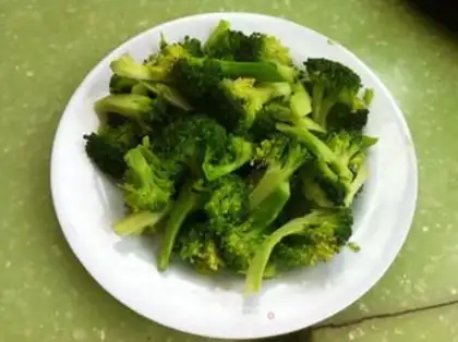 Make Fried broccoli step 2