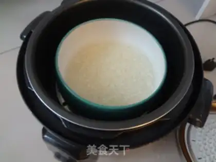 Make Pineapple rice step 0