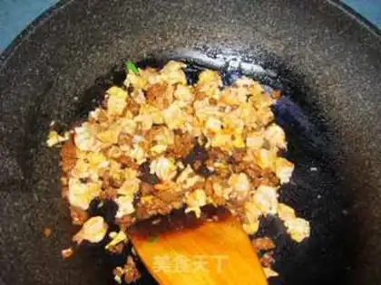 Make Shrimp beef fried rice step 4
