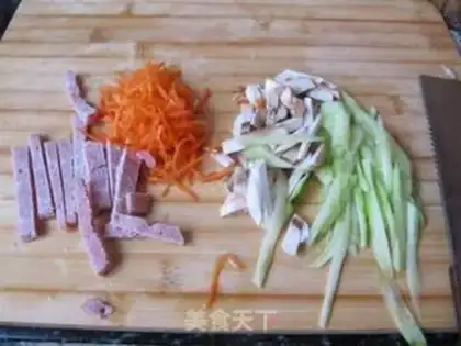 Make A quick breakfast noodles step 0