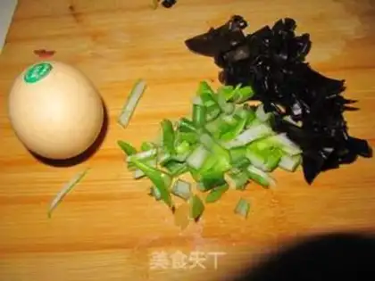 Make A quick breakfast noodles step 1