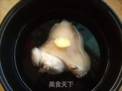 Make Worm and pig hoof soup step 2