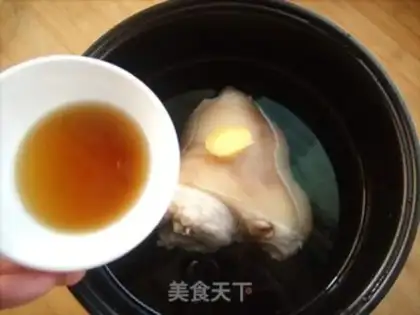 Make Worm and pig hoof soup step 3