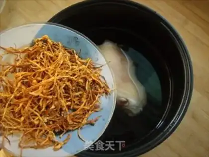Make Worm and pig hoof soup step 4