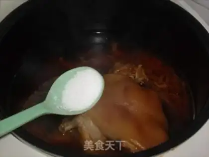 Make Worm and pig hoof soup step 6
