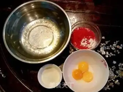 Make Six inches of strawberry chili cake step 0