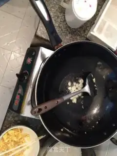 Make Garlic fried rice step 1