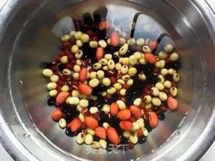 Make Peanut three-colour soy step 1