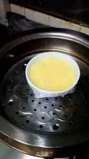 Make Apple milk steamed eggs step 8