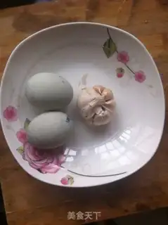 Make Garlic pine eggs step 0