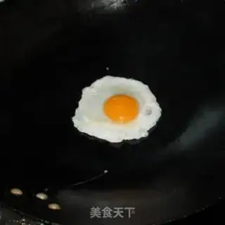 Make Egg curry noodles step 1