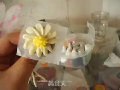 Make Cream cream daisies step 5