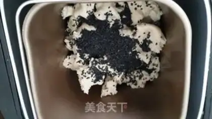 Make Black Sesame, full of wheat toast step 1
