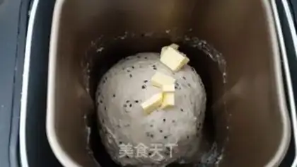 Make Black Sesame, full of wheat toast step 2