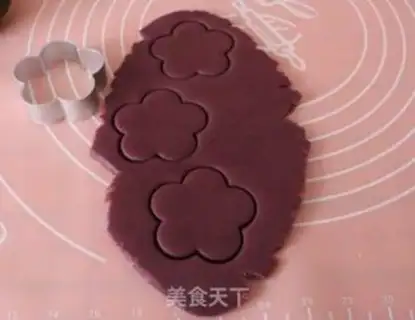 Make Flower cookies step 5
