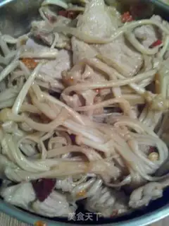 Make Gold-cracking mushroom fried meat step 3