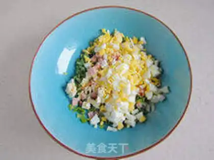 Make A salad sandwich step 4