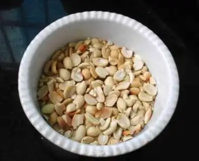 Make Thai hot peanut rice step 4