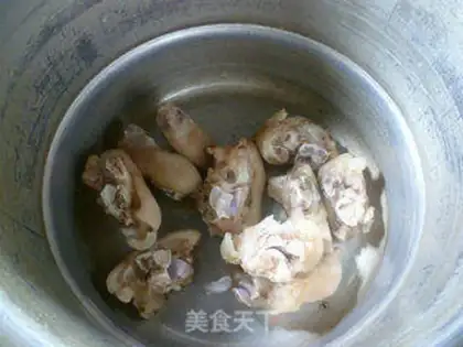 Make Pepper chopping pig hoof step 1