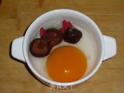 Make Fungus and egg soup step 1