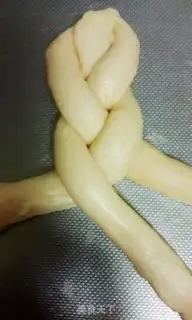 Make Frozen braid bread step 14