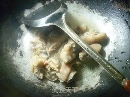 Make Pepper chopping pig hoof step 5