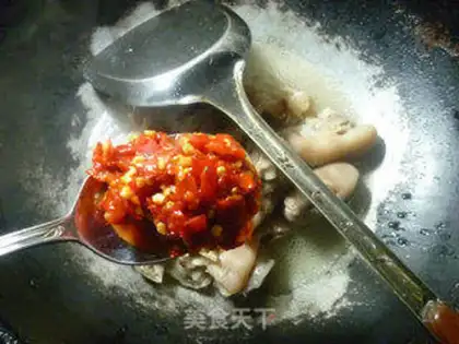 Make Pepper chopping pig hoof step 6
