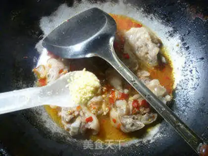 Make Pepper chopping pig hoof step 9