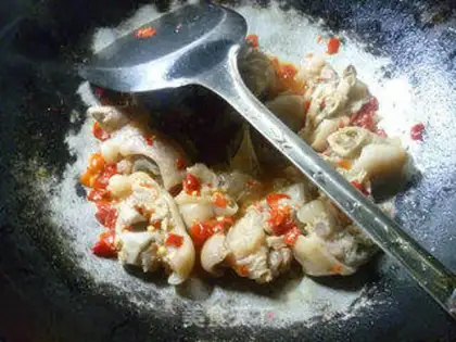 Make Pepper chopping pig hoof step 10
