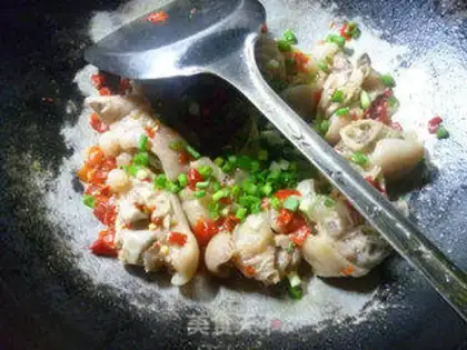 Make Pepper chopping pig hoof step 11