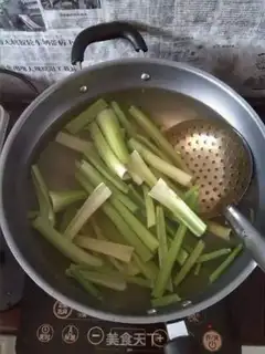Make Celery beef dumplings step 4