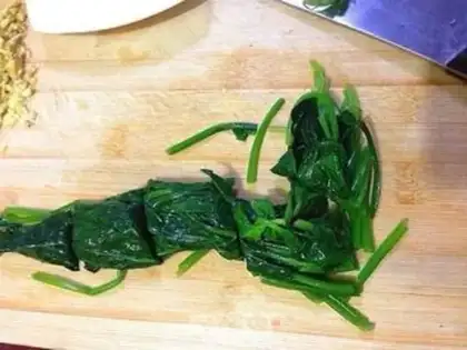Make Peanuts and spinach step 3