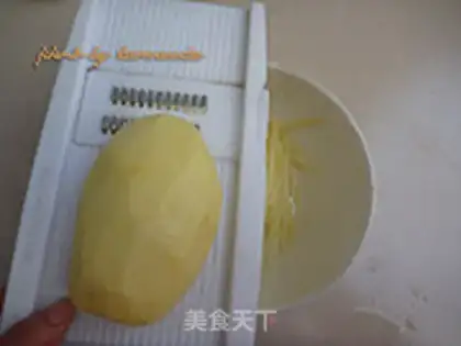 Make Spicy potatoes step 1