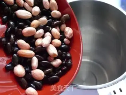 Make Peanut black soy step 1