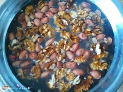 Make walnut peanuts step 1