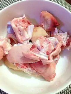 Make Red burning pig hoof step 0