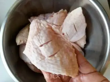 Make Orléans roast chicken wings step 1