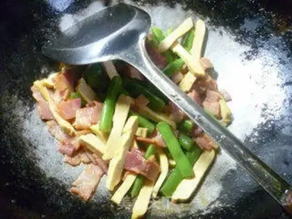 Make Tofu-dry bacon-dried beans step 11