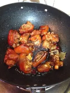 Make Red burning pig hoof step 7