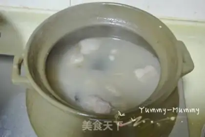 Make Sea cucumber chicken soup step 1