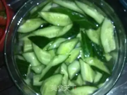 Make The cucumber with strawberry step 1