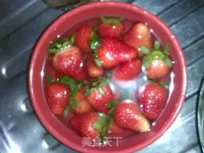 Make The cucumber with strawberry step 2