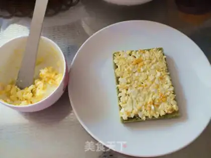 Make A multi-coloured dragon fruit sandwich step 5