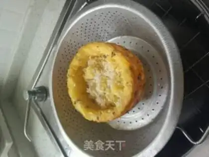 Make Pineapple rice step 1