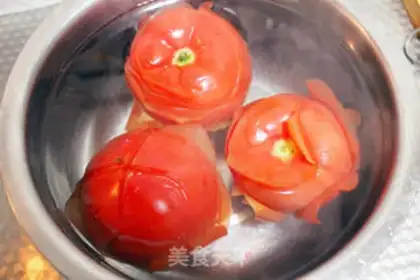 Make Tomato pig hoof soup step 2