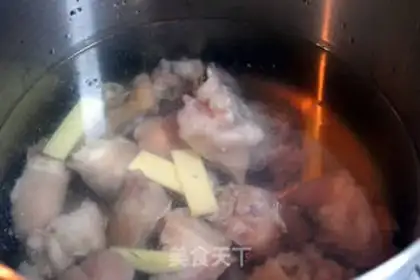 Make Tomato pig hoof soup step 5