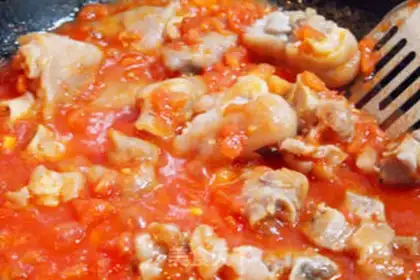 Make Tomato pig hoof soup step 7