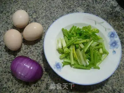 Make Onion celery fried eggs step 0