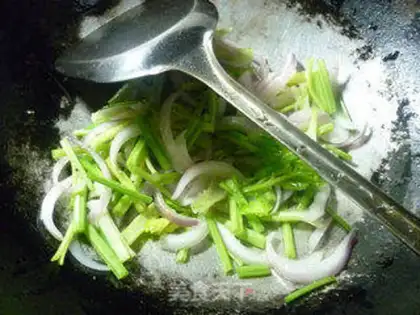 Make Onion celery fried eggs step 6