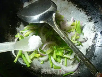 Make Onion celery fried eggs step 7